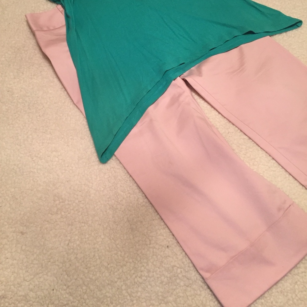 Pink capri pants with cuff